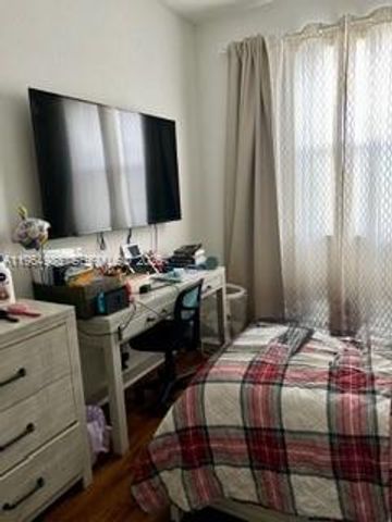 15927 SW 2nd Pl, Pembroke Pines, FL 33027