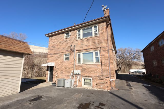 9823 Linn Avenue 3, Schiller Park, IL 60176