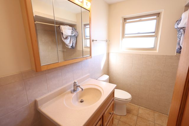 9823 Linn Avenue 3, Schiller Park, IL 60176