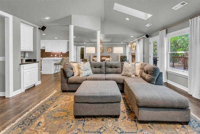 2911 N Charleston Xing, Fayetteville, AR 72703