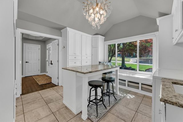 2911 N Charleston Xing, Fayetteville, AR 72703