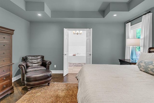 2911 N Charleston Xing, Fayetteville, AR 72703
