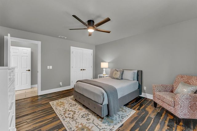 2911 N Charleston Xing, Fayetteville, AR 72703