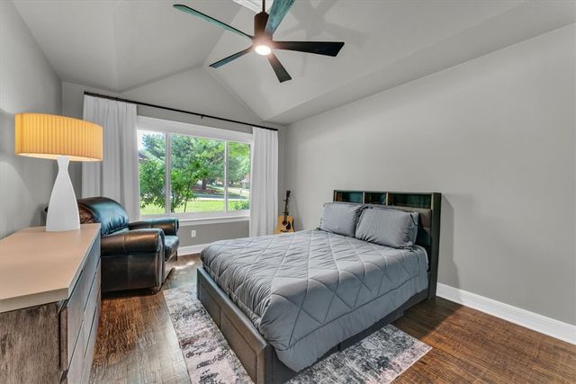2911 N Charleston Xing, Fayetteville, AR 72703