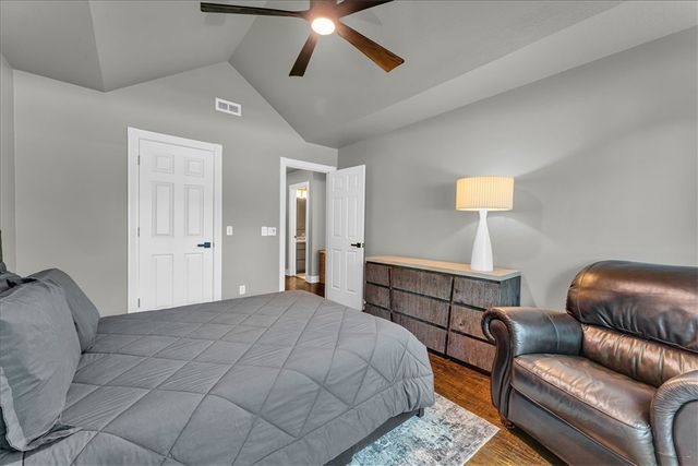 2911 N Charleston Xing, Fayetteville, AR 72703