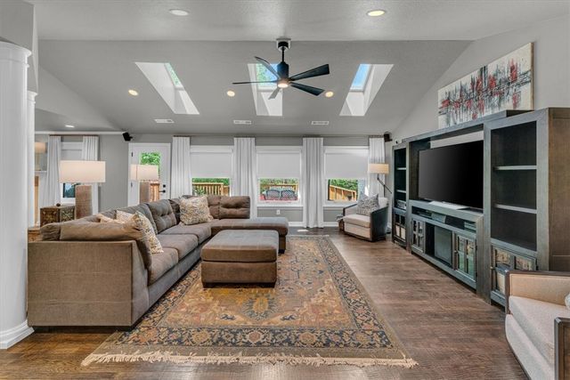 2911 N Charleston Xing, Fayetteville, AR 72703