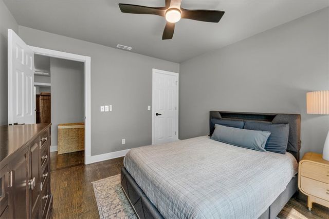 2911 N Charleston Xing, Fayetteville, AR 72703