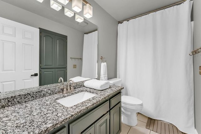 2911 N Charleston Xing, Fayetteville, AR 72703