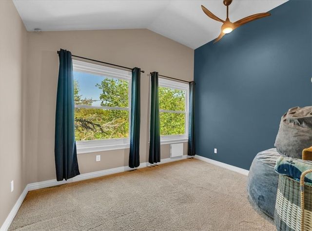 2911 N Charleston Xing, Fayetteville, AR 72703