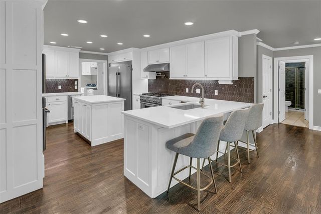 2911 N Charleston Xing, Fayetteville, AR 72703