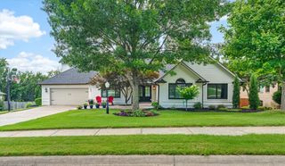 2911 N Charleston Xing, Fayetteville, AR 72703