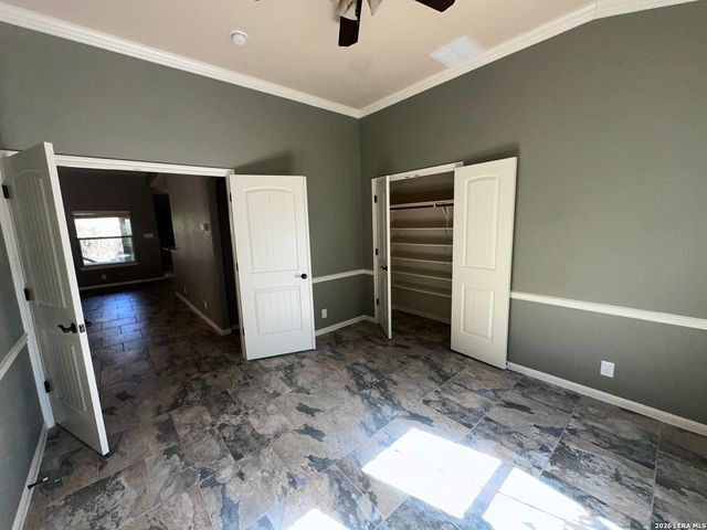 15612 ECHO LN, Selma, TX 78154