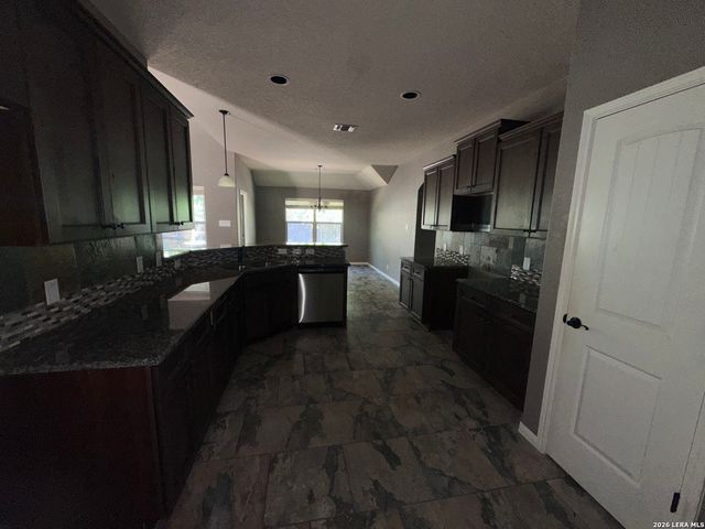 15612 ECHO LN, Selma, TX 78154