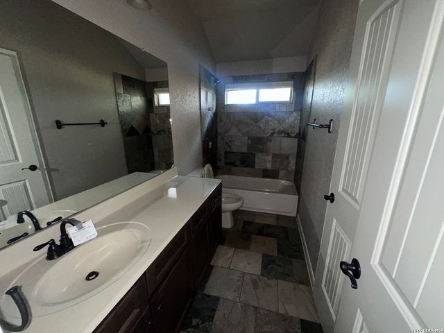 15612 ECHO LN, Selma, TX 78154