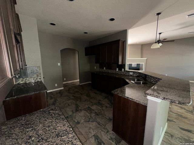 15612 ECHO LN, Selma, TX 78154
