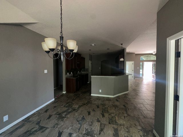 15612 ECHO LN, Selma, TX 78154