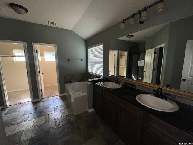 15612 ECHO LN, Selma, TX 78154