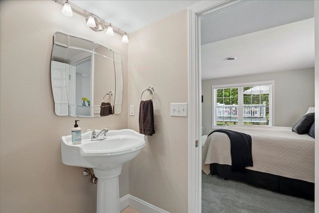 315 Sylvan Lane, Manchester, NH 03102