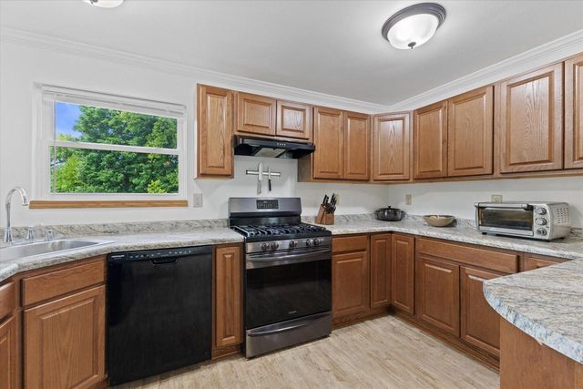 W244N4501 Swan ROAD, Pewaukee, WI 53072
