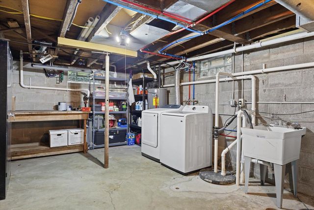 W244N4501 Swan ROAD, Pewaukee, WI 53072