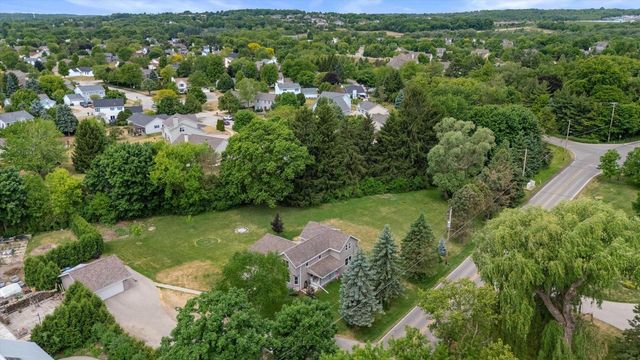 W244N4501 Swan ROAD, Pewaukee, WI 53072