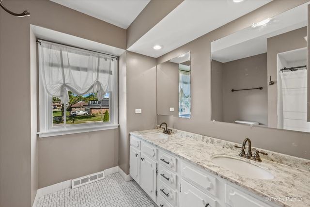 613 Glenn Court, Schaumburg, IL 60193