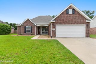 2808 Rue Beaux Chenes, Ocean Springs, MS 39564