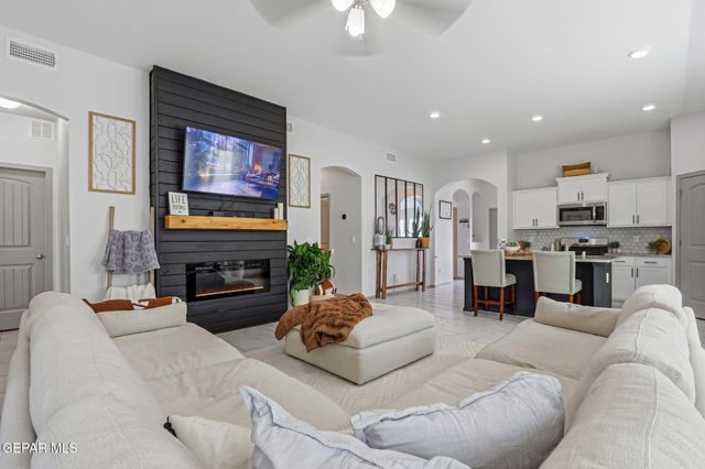 329 SAMUEL VISTA Street, Horizon City, TX 79928