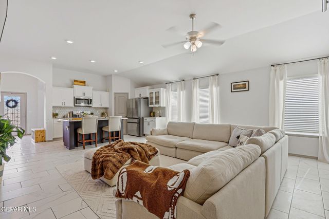 329 SAMUEL VISTA Street, Horizon City, TX 79928