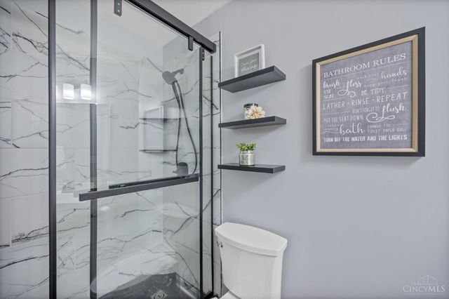 108 Old Pond Road, Springboro, OH 45066