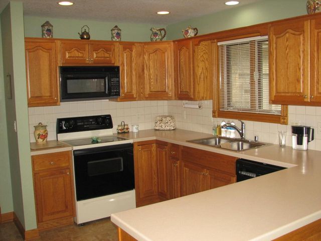 8541 35th AVENUE, Kenosha, WI 53142