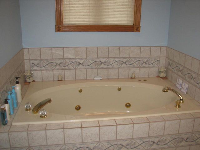 8541 35th AVENUE, Kenosha, WI 53142