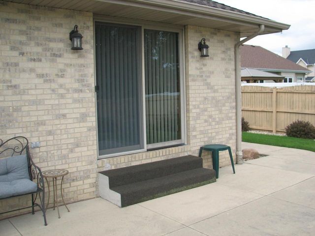 8541 35th AVENUE, Kenosha, WI 53142