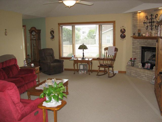 8541 35th AVENUE, Kenosha, WI 53142