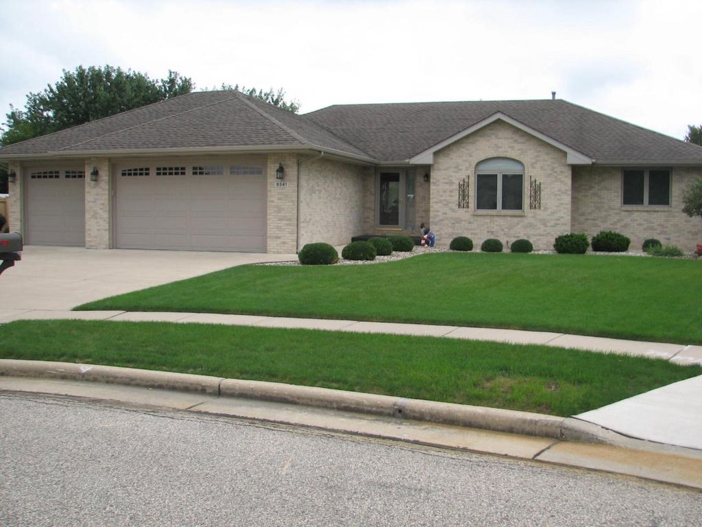 8541 35th AVENUE, Kenosha, WI 53142