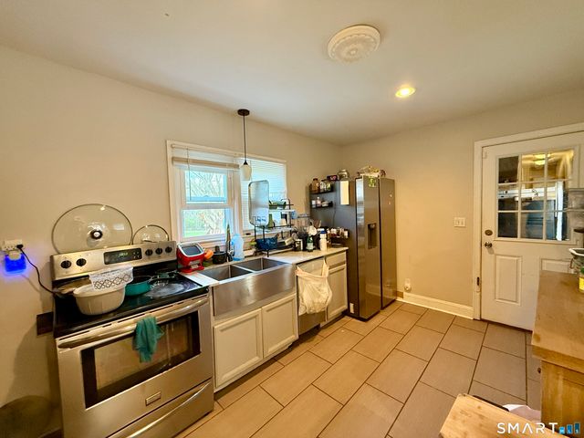 15 Beecher Road, Woodbridge, CT 06525