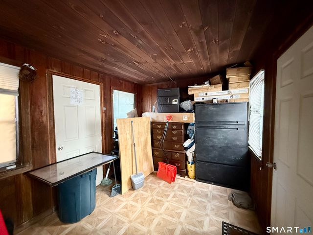15 Beecher Road, Woodbridge, CT 06525