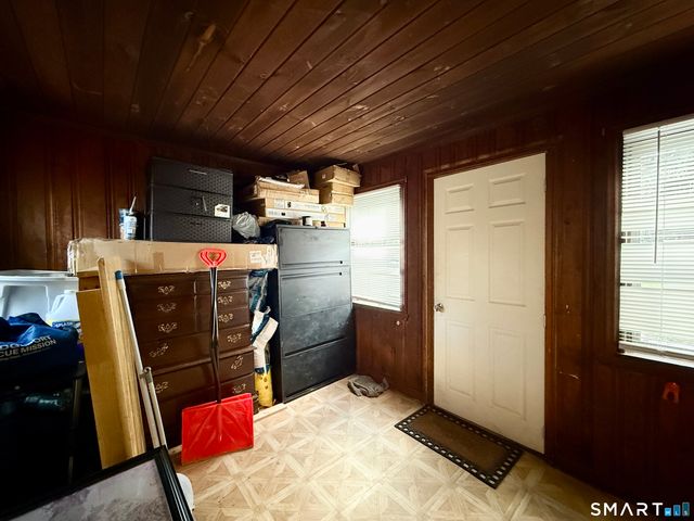 15 Beecher Road, Woodbridge, CT 06525
