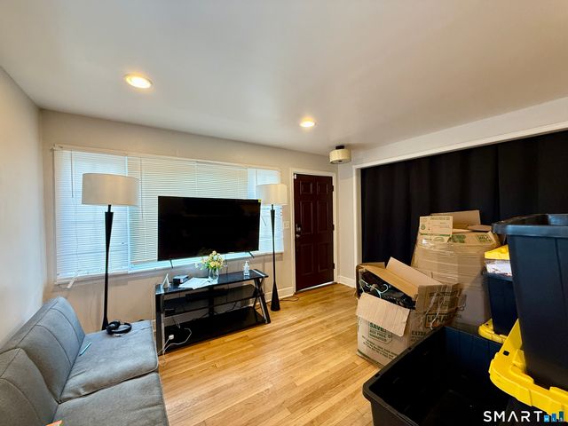 15 Beecher Road, Woodbridge, CT 06525