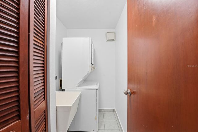 519 AVE LAS CUMBRES 519, Guaynabo, PR 00969