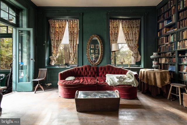 8221 SEMINOLE ST, Philadelphia, PA 19118