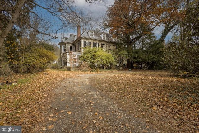 8221 SEMINOLE ST, Philadelphia, PA 19118