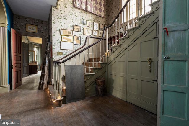 8221 SEMINOLE ST, Philadelphia, PA 19118