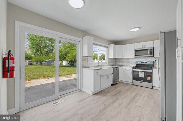 30 ARBOR MEADOW DR, Sicklerville, NJ 08081