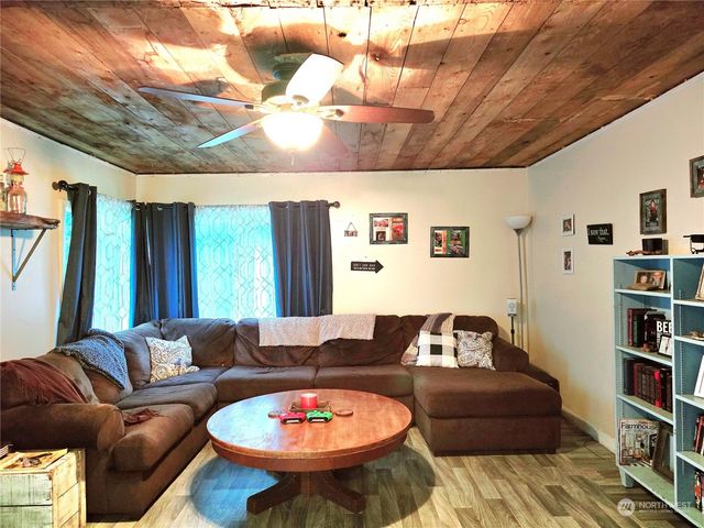 2157 E Hoquiam Road, Hoquiam, WA 98550