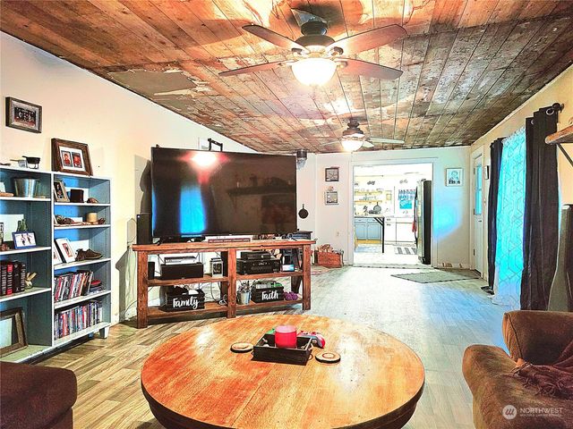 2157 E Hoquiam Road, Hoquiam, WA 98550