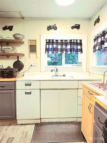 2157 E Hoquiam Road, Hoquiam, WA 98550
