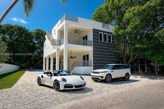 365 Buttonwood Shores Dr, Key Largo, FL 33037