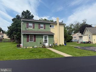 1552 B E PHILADELPHIA AVE, Gilbertsville, PA 19525