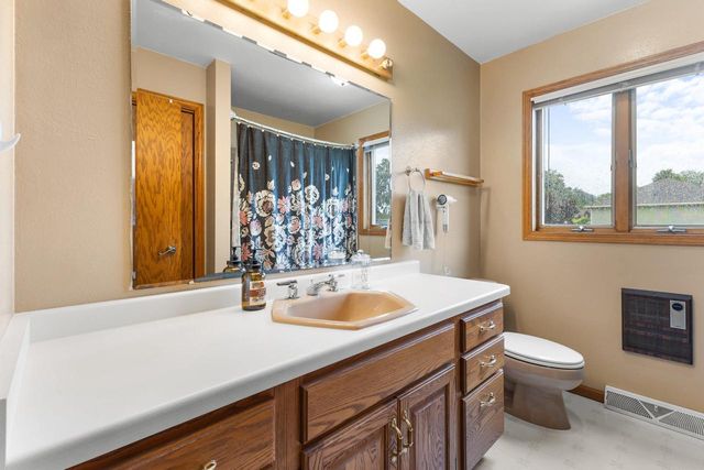 707 COUNTY ROAD V, Fond Du Lac, WI 54935